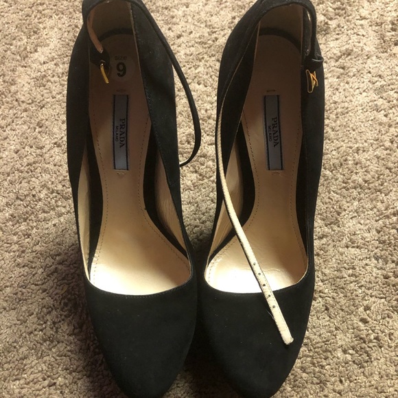 Prada - Picture 1 of 5